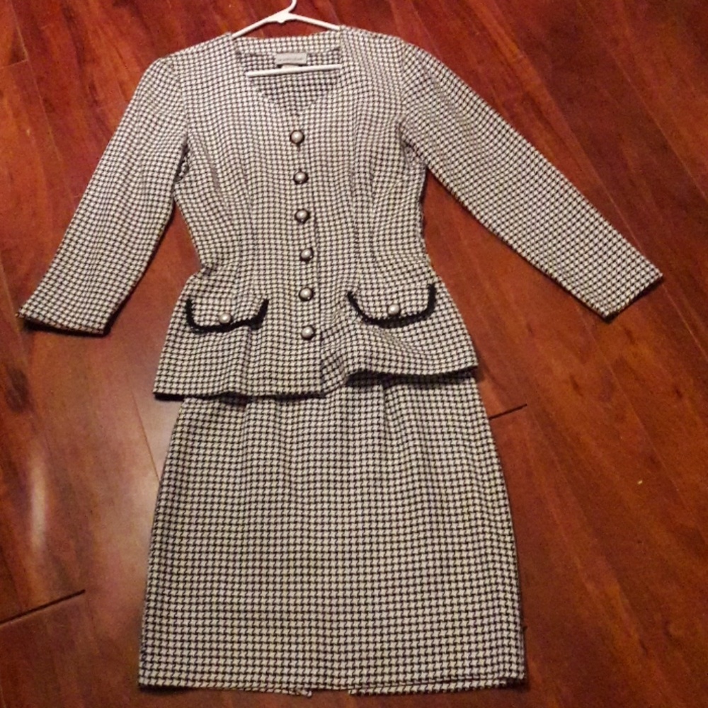 Dress suit